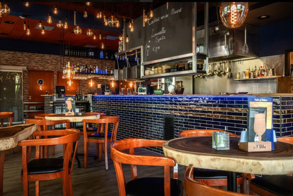 Bar en industrieel interieur in hip restaurant Utrecht